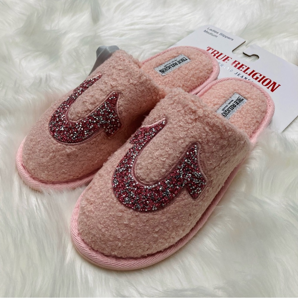 NEW True Religion Horseshoe Pink Slippers GIFT SET
